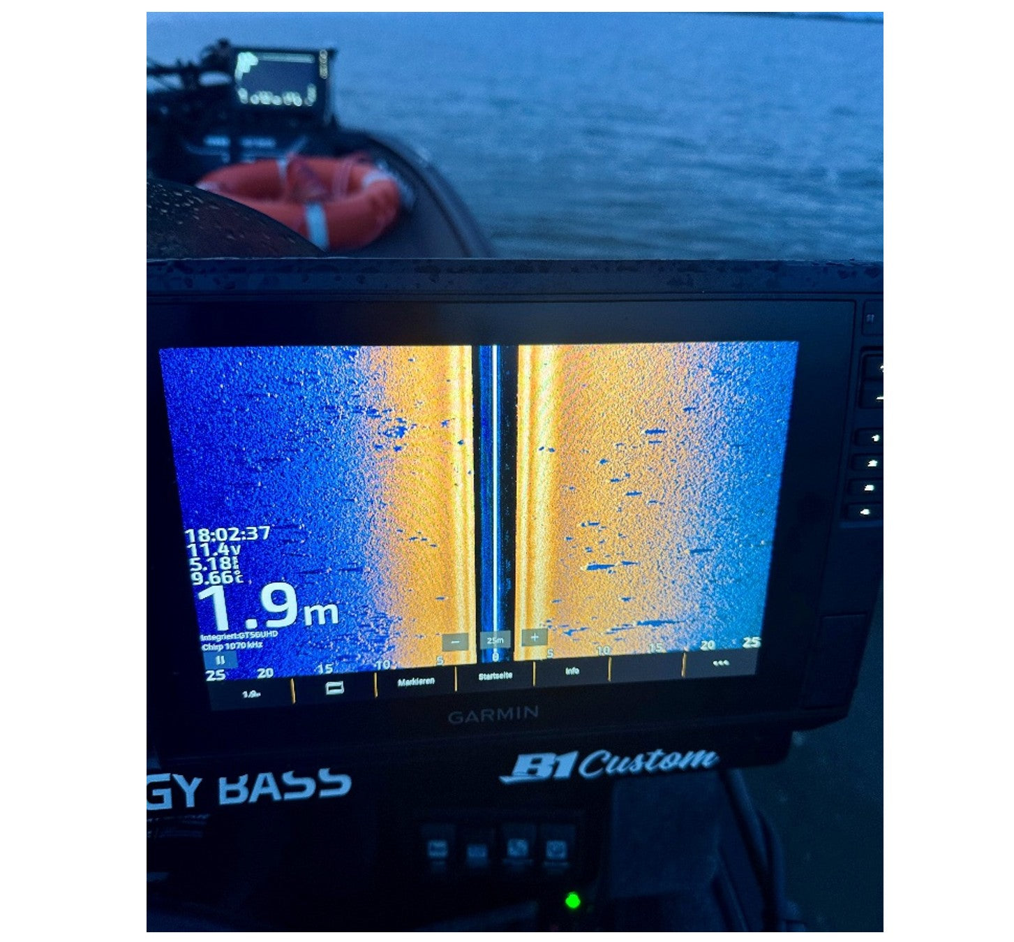 GARMIN ECHOMAP™ Ultra 2 102sv Kartenplotter mit GT56UHD-TM Geber